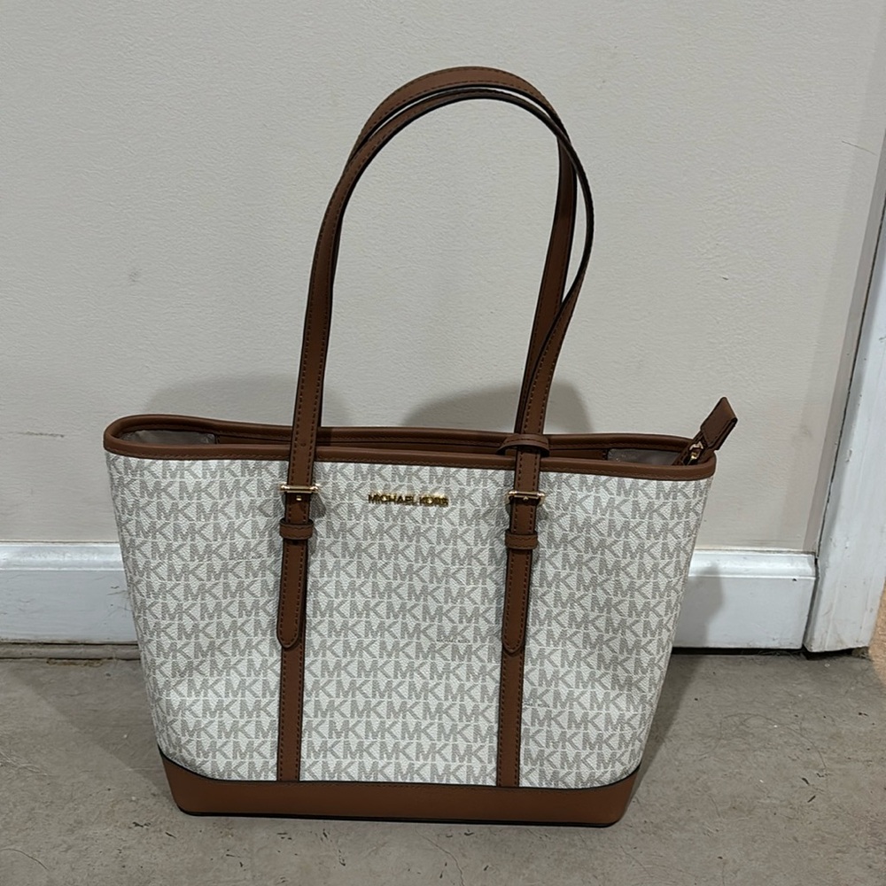 Michael Kors Jet Set Travel Small Logo Top-Zip Tote Bag